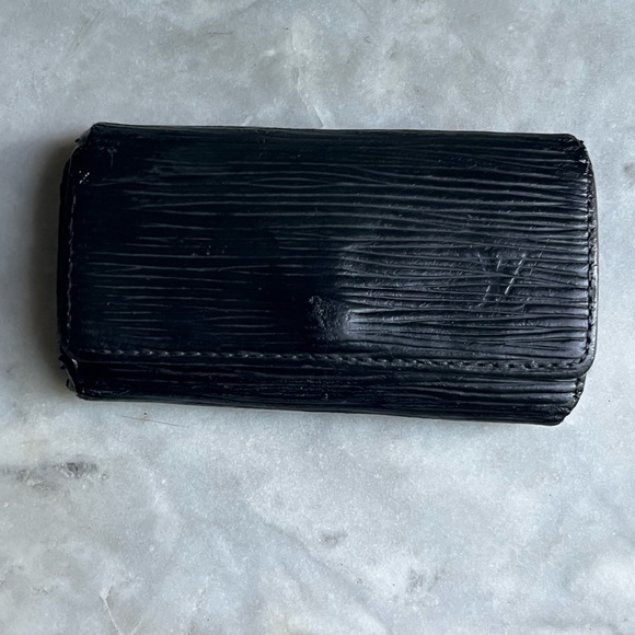 Louis Vuitton Handbags - Authentic Louis Vuitton Four Key Holder Wallet in Black Leather CA0929